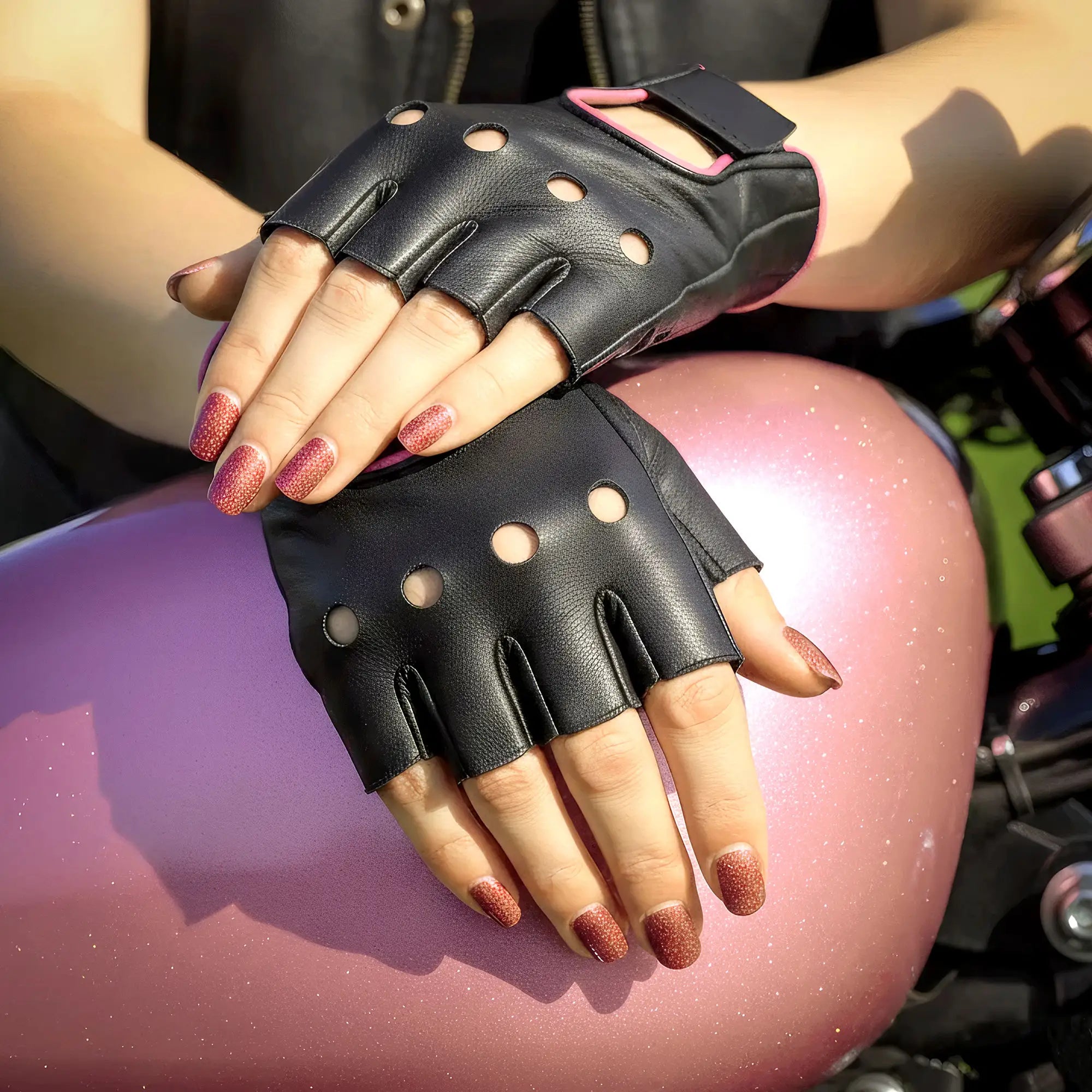 Hot Leathers GVL1006 Ladies Pink Piping Fingerless Gloves